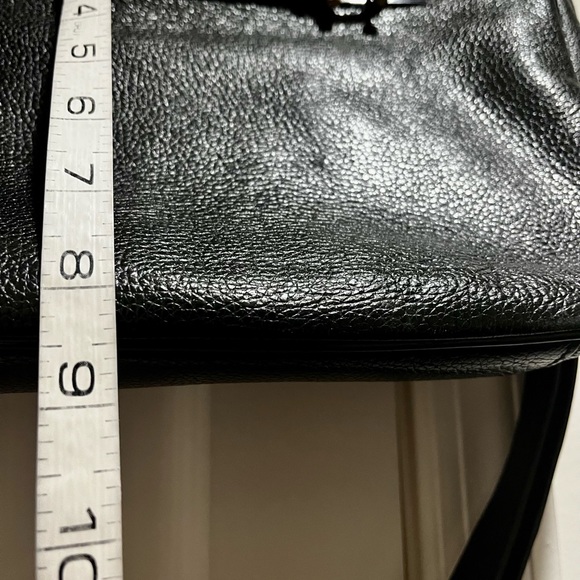 Tory Burch pebble grain leather bag w/ removable strap - Picture 14 of 16